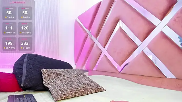 Snapshot of Zoe_Evaanss_ chatting on June 5, 2026, 8:14 pm Zoe Evaanss online show from June 5, 2026, 8:14 pm