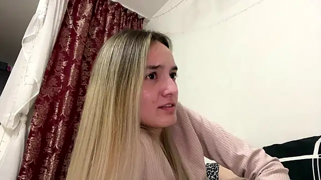Snapshot of ReathaKiss chatting on April 2, 2026, 6:25 pm ReathaKiss online show from April 2, 2026, 6:25 pm