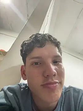 Snapshot of Theus26_ chatting on May 6, 2026, 2:04 am Theus26 online show from May 6, 2026, 2:04 am