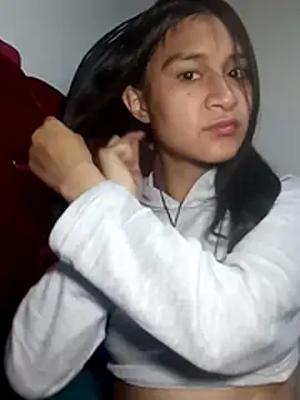 Snapshot of KarolaMendez chatting on June 16, 2026, 12:21 am KarolaMendez online show from June 16, 2026, 12:21 am