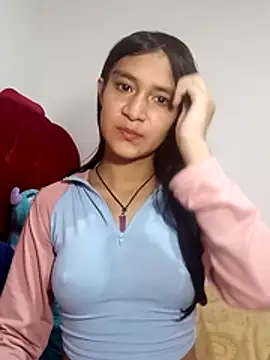 Snapshot of KarolaMendez chatting on April 22, 2026, 8:26 pm KarolaMendez online show from April 22, 2026, 8:26 pm