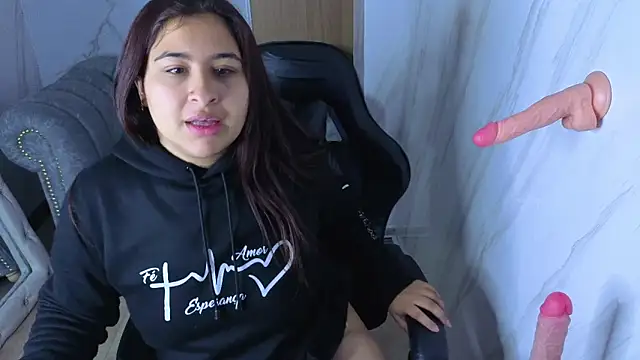 Lunafemme tf online show from April 22, 2026, 3:13 am