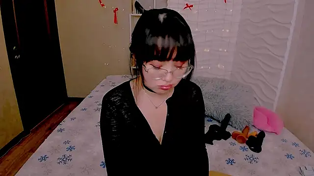 Akiko Yun online show from March 18, 2026, 11:24 am