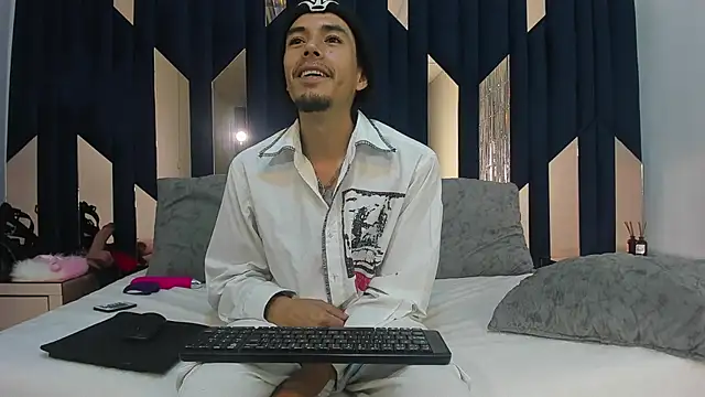 Snapshot of KikyoAndDrey chatting on May 3, 2026, 3:37 pm KikyoAndDrey online show from May 3, 2026, 3:37 pm