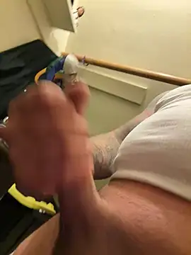 bigpappiii09 online show from April 18, 2026, 4:26 am