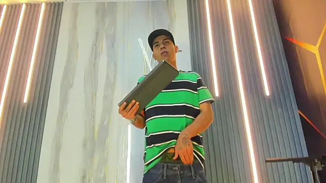 guys hard cock19 online show from March 12, 2026, 10:03 pm