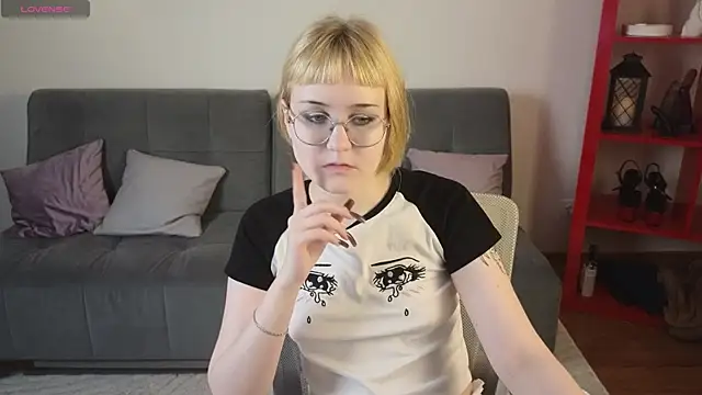 TheaQuill online show from May 14, 2026, 6:38 pm