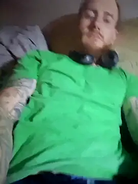 Snapshot of redandjuicy chatting on April 15, 2026, 4:51 am redandjuicy online show from April 15, 2026, 4:51 am