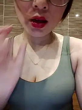 candy flo online show from May 4, 2026, 7:11 am