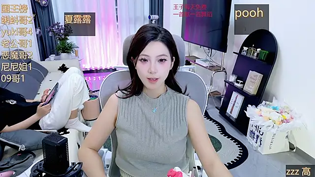 Snapshot of Summerbaby-001 chatting on May 5, 2026, 11:35 am Summerbaby-001 online show from May 5, 2026, 11:35 am
