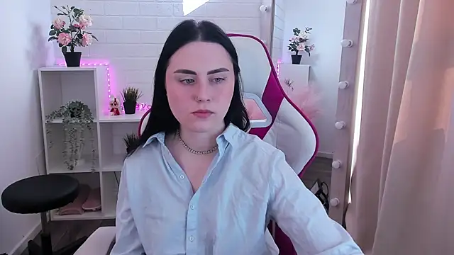 NoraLumi online show from April 24, 2026, 5:31 am