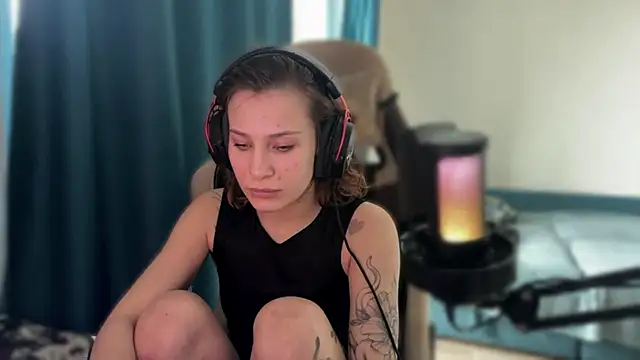 Snapshot of AlbyDengrov chatting on March 13, 2026, 11:32 pm AlbyDengrov online show from March 13, 2026, 11:32 pm