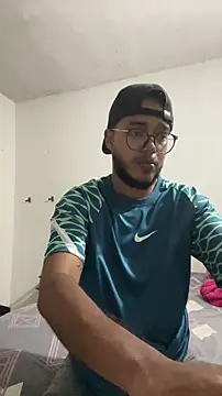 Snapshot of Santiago_Savag chatting on March 16, 2026, 2:30 am Santiago Savag online show from March 16, 2026, 2:30 am