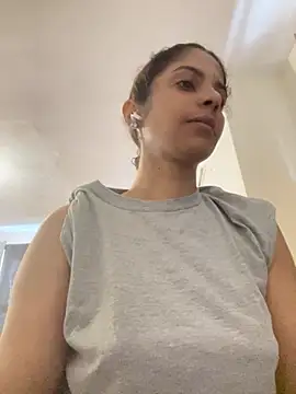 karlatiburcio online show from July 13, 2026, 7:57 pm