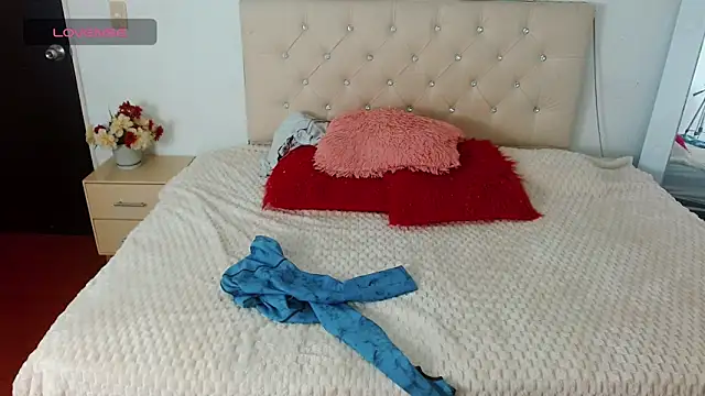 estrella hank online show from April 14, 2026, 7:30 pm