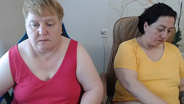Snapshot of Lindy-Jeanie chatting on June 15, 2026, 3:55 pm Lindy-Jeanie online show from June 15, 2026, 3:55 pm