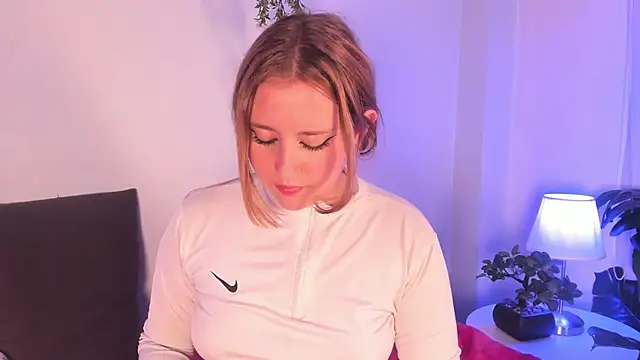 cuttie blondie online show from May 11, 2026, 4:04 pm