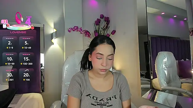 Snapshot of MiaCamille_ chatting on June 19, 2026, 6:14 pm MiaCamille online show from June 19, 2026, 6:14 pm
