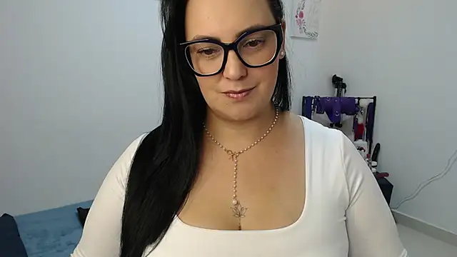 Snapshot of Veroniicabbw_ chatting on August 4, 2026, 10:42 am Veroniicabbw online show from August 4, 2026, 10:42 am