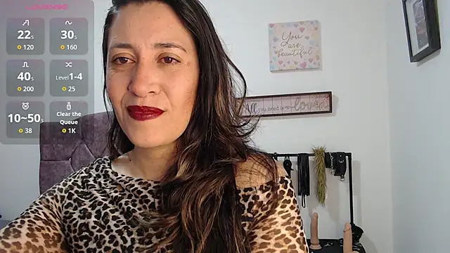 Snapshot of violeta_scott chatting on June 1, 2026, 5:12 pm violeta scott online show from June 1, 2026, 5:12 pm