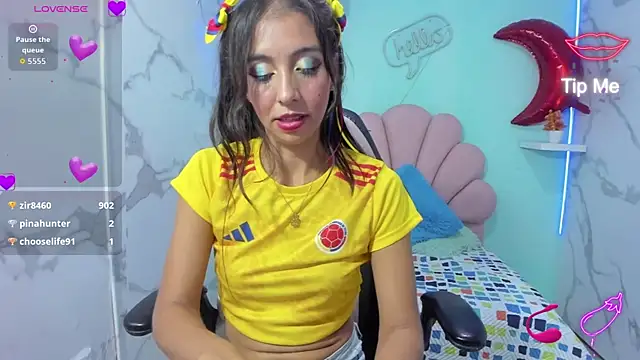 Snapshot of sandra_petite19 chatting on June 18, 2026, 9:36 am sandra petite19 online show from June 18, 2026, 9:36 am