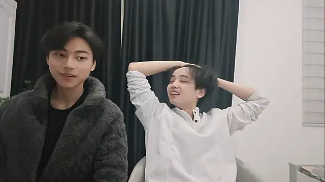 ZH-HUAHUA online show from March 16, 2026, 12:42 pm