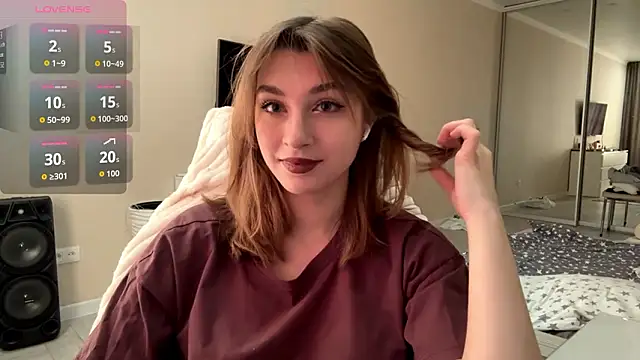 Snapshot of Olivia_132 chatting on March 15, 2026, 10:44 am Olivia 132 online show from March 15, 2026, 10:44 am