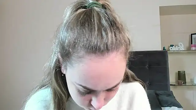 MelanieCuty online show from April 3, 2026, 5:36 am