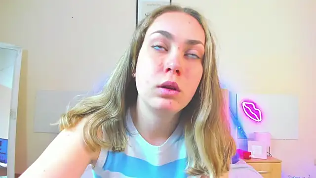 MelanieCuty online show from May 6, 2026, 5:44 am