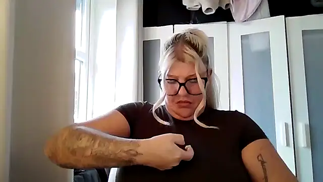 Snapshot of Lexi_Laura chatting on March 20, 2026, 9:32 am Lexi Laura online show from March 20, 2026, 9:32 am