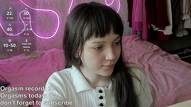 RileyNymph online show from April 25, 2026, 5:21 am