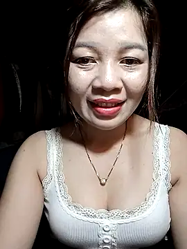 Snapshot of Yiyi102300 chatting on April 7, 2026, 2:30 pm Yiyi102300 online show from April 7, 2026, 2:30 pm