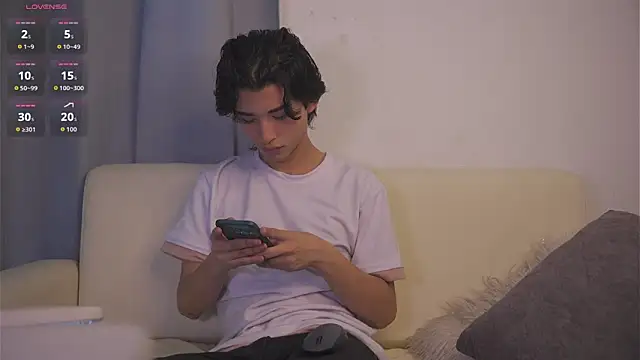 angel yuhogg online show from March 14, 2026, 5:24 am