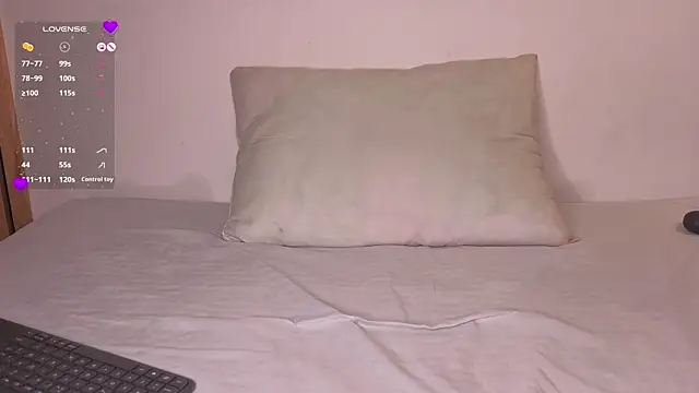 EmmaLopez11 online show from April 25, 2026, 1:41 pm