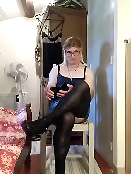 Snapshot of stephie83 chatting on May 17, 2026, 3:56 pm stephie83 online show from May 17, 2026, 3:56 pm