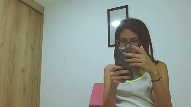 Snapshot of Emily_Lopera chatting on May 27, 2026, 5:04 am Emily Lopera online show from May 27, 2026, 5:04 am