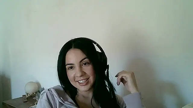 AnabeleNogueira online show from June 17, 2026, 5:23 pm