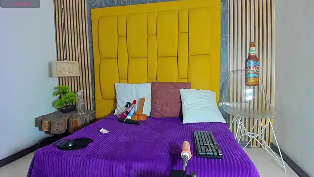  karlaruso online show from April 22, 2026, 1:07 pm