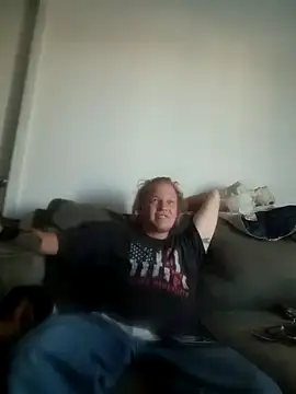 Snapshot of yourMasterisBored chatting on May 9, 2026, 12:36 am yourMasterisBored online show from May 9, 2026, 12:36 am
