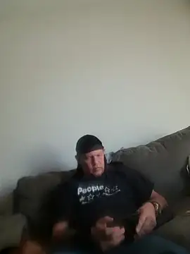 Snapshot of yourMasterisBored chatting on May 11, 2026, 4:04 pm yourMasterisBored online show from May 11, 2026, 4:04 pm