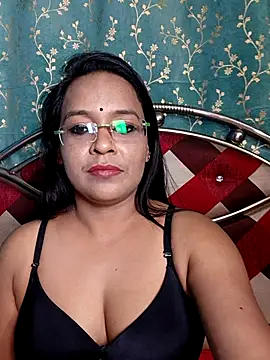 hornyrosy321 online show from April 18, 2026, 7:58 pm