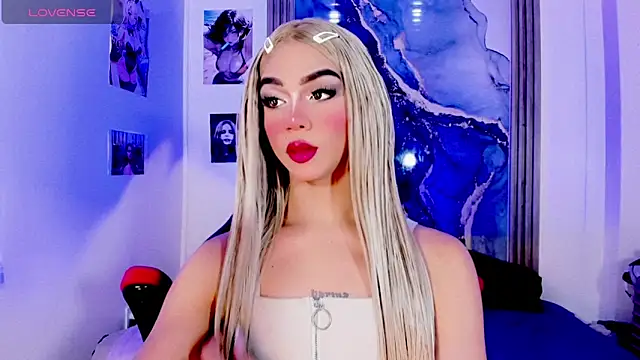 Snapshot of blonde_queen- chatting on June 11, 2026, 7:22 pm blonde queen- online show from June 11, 2026, 7:22 pm
