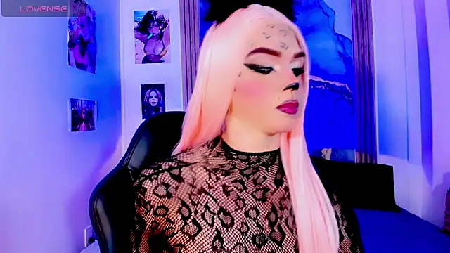Snapshot of blonde_queen- chatting on June 19, 2026, 3:34 am blonde queen- online show from June 19, 2026, 3:34 am