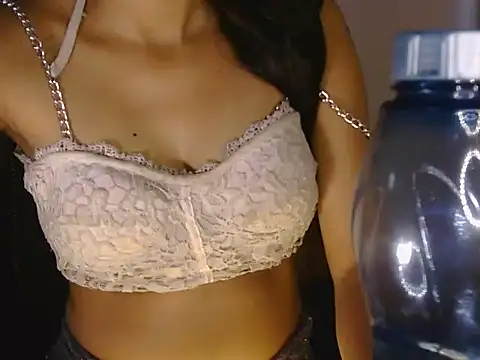Snapshot of Tanisha_cute chatting on March 27, 2026, 4:32 am Tanisha cute online show from March 27, 2026, 4:32 am