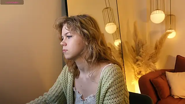 ElizabethVane online show from April 20, 2026, 5:43 am