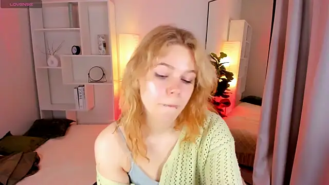 ElizabethVane online show from May 5, 2026, 5:21 am