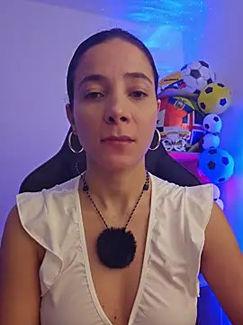 miaeyex online show from June 24, 2026, 12:04 pm