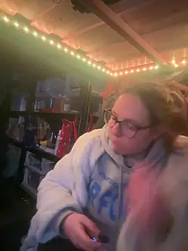 Snapshot of curvyneon chatting on March 31, 2026, 7:05 pm curvyneon online show from March 31, 2026, 7:05 pm