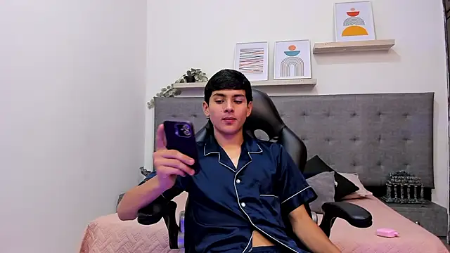 Andrew restrepoo online show from March 17, 2026, 3:59 pm