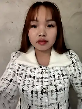 Snapshot of Mina_xYx chatting on May 2, 2026, 3:23 am Mina xYx online show from May 2, 2026, 3:23 am